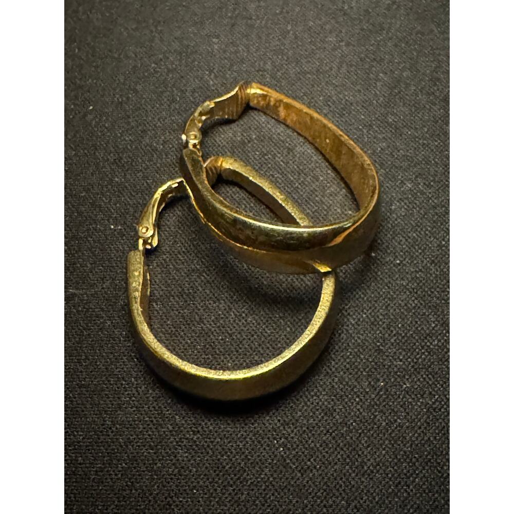 Vintage Crown Trifari Gold Tone Clip On Earrings